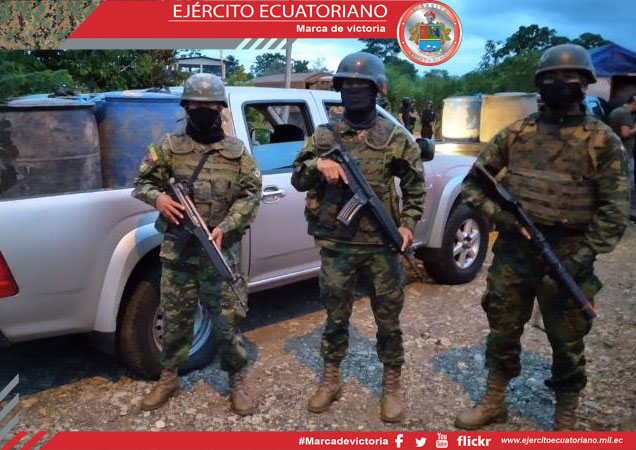 Personal militar localiza bodega clandestina con 1210 galones de derivados de hidrocarburos