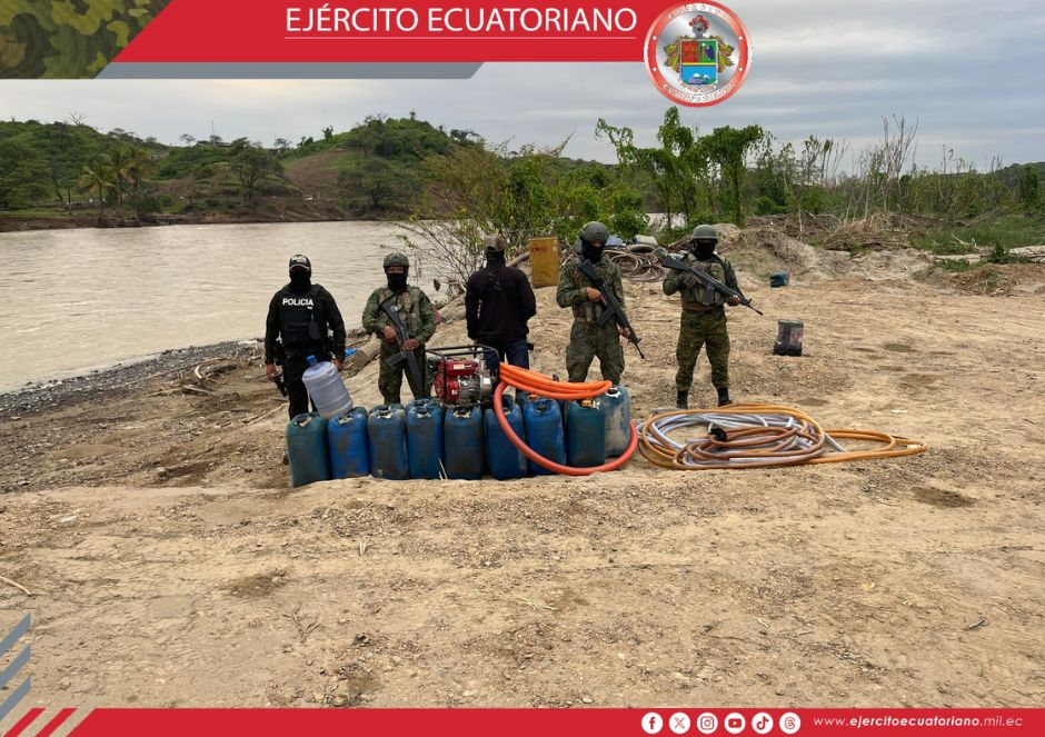 Ejército Ecuatoriano decomisa combustible en Zapotillo