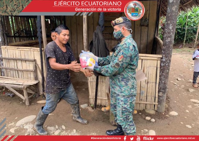 Soldados entregaron alimentos en comunidades de Pastaza