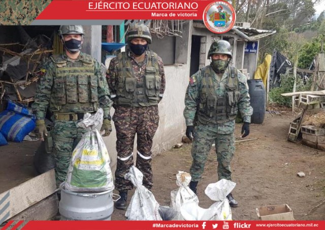 Fuerzas Armadas decomisan material explosivo en Pelileo