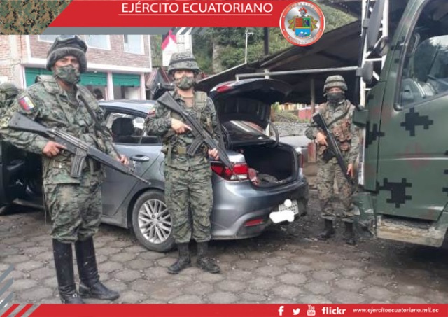 Militares detienen a ciudadano con material minero