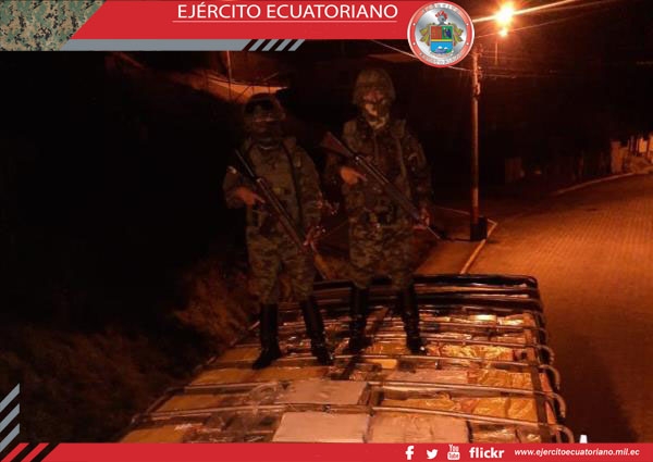 En Sucumbíos, militares encontraron sustancias sujetas a fiscalización camufladas en camiones
