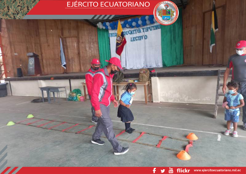 Militares realizan actividades lúdicas para niños de la provincia de Orellana