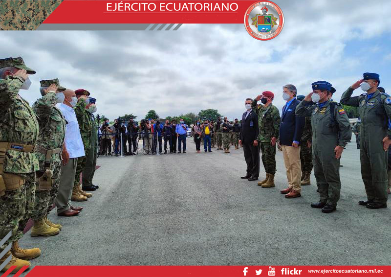 Presidente de la República se reúne con personal militar en Guayaquil
