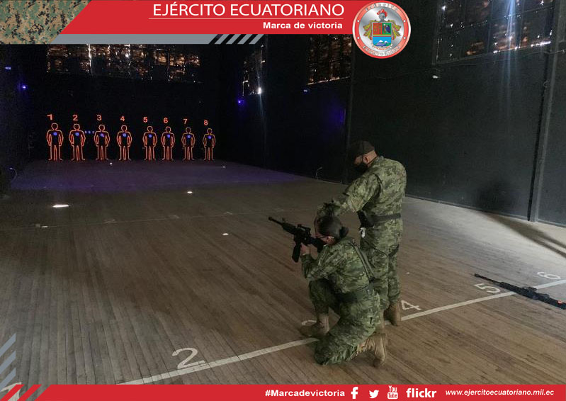 GEO Ecuador dio instrucción de tiro a personal militar de la ESPE