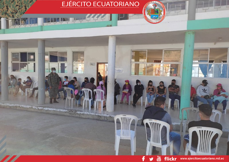 Personal militar continúa participando en el proceso de vacunación de la frontera sur