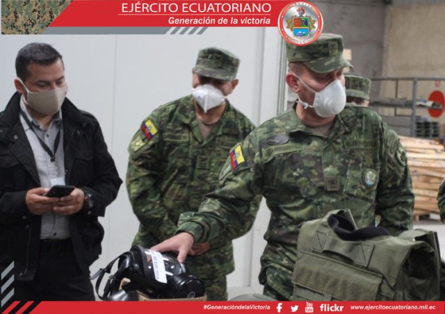 Comandante del Ejército realizó visita a unidad militar de Quito