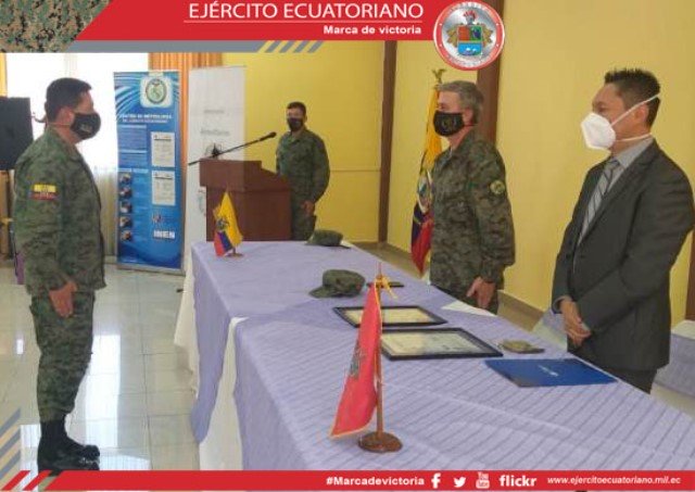 Centro de Metrología del Ejército recibe certificados de acreditación bajo norma INEN