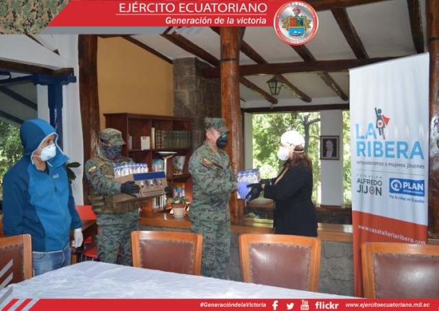 Militares llevan víveres a sectores más necesitados