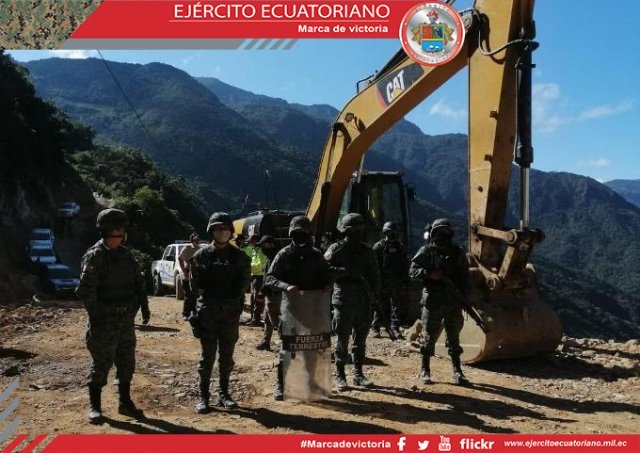 FF.AA. decomisan material que no contaba con permisos legales en Azuay