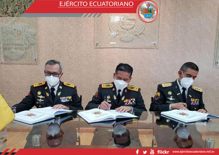 Se realizó ceremonia de cambio de mando en la Escuela de Formación de Soldados Vencedores del Cenepa