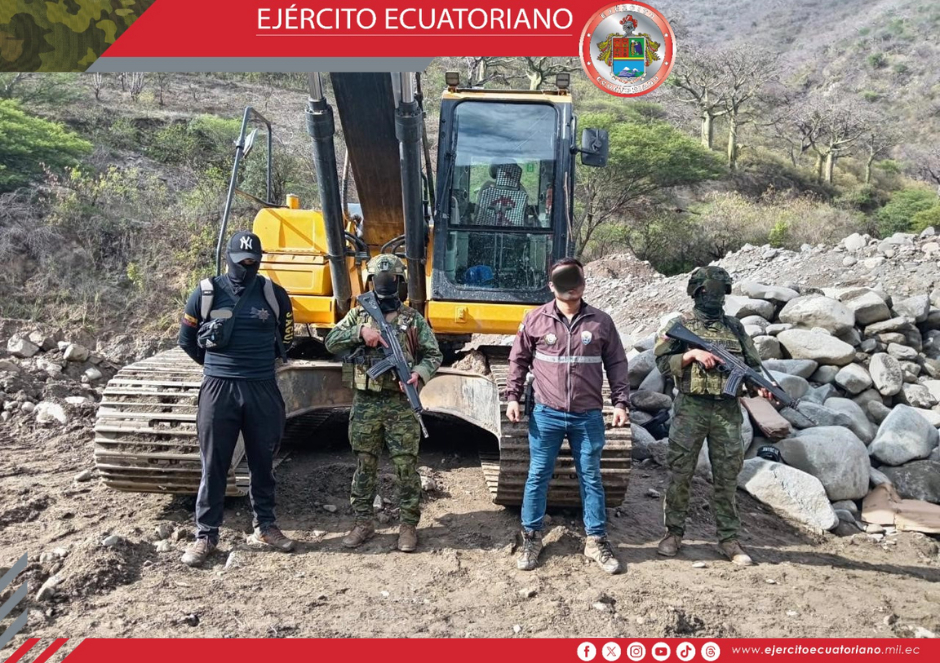 Operación militar desarticula campamento de minería ilegal en Calvas