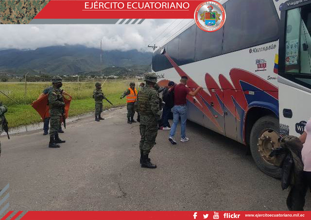 Militares realizan operaciones de control de armas en Catamayo