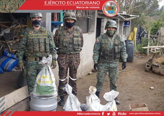 Fuerzas Armadas decomisan material explosivo en Pelileo