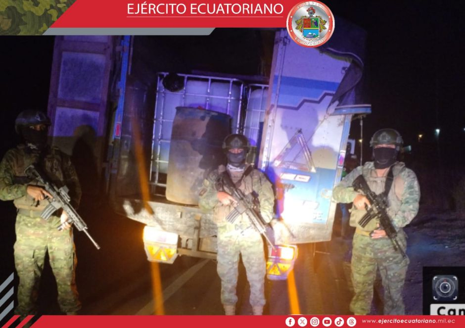 Ejército Ecuatoriano decomisa combustible en Santa Elena