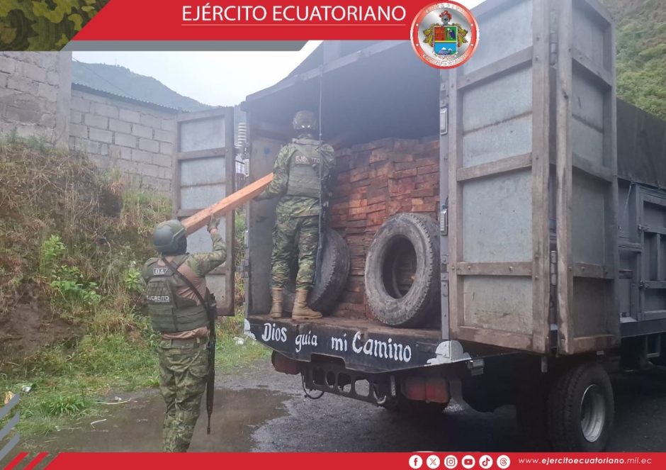 Efectivos militares decomisan madera transportada con documentación alterada en Baños