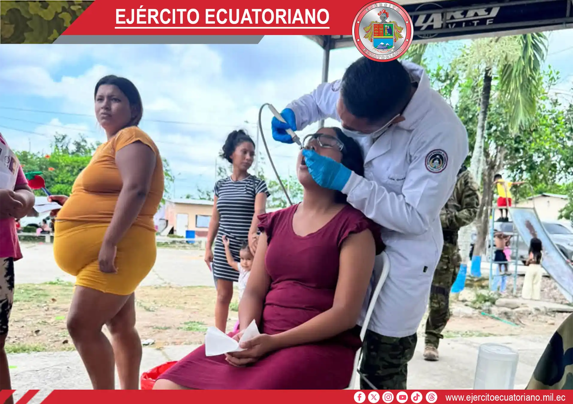 Jornada cívica del Ejército beneficia a familias de Machala