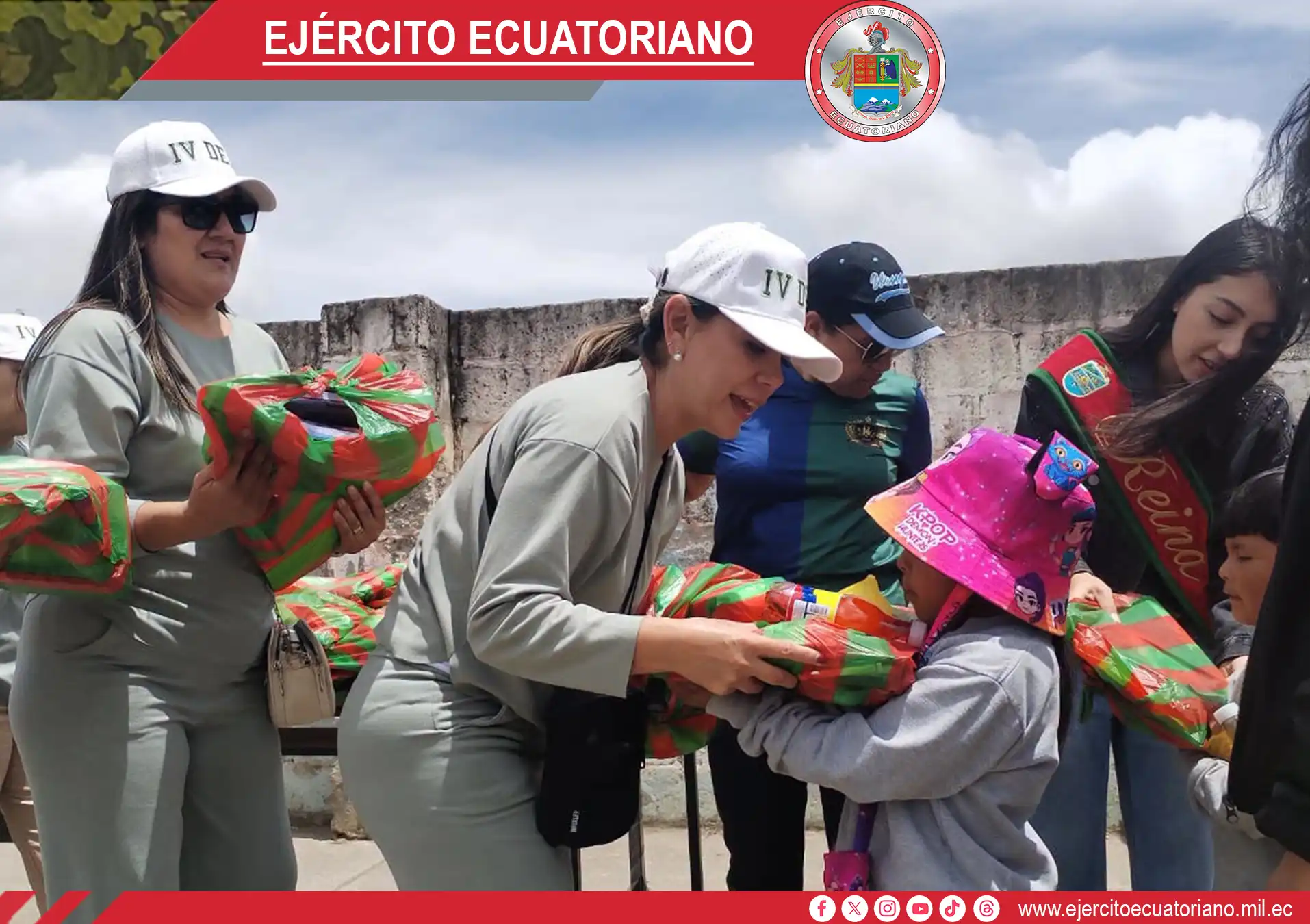 Ejército Ecuatoriano entrega kits escolares y comparte una jornada de integración en Yuracruz