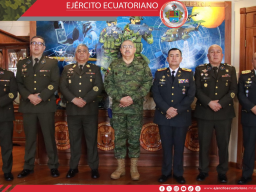 Comandante General del Ejército Ecuatoriano recibe visitas protocolar de delegación peruana
