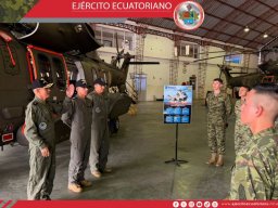 Futuros pilotos del Ejército fortalecen su formación con visita a la Brigada de Aviación 