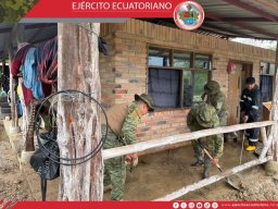 Ejército Ecuatoriano continúa apoyando a las familias afectadas en Guadalupe  