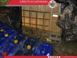 Ejército decomisó 3000 galones de combustible e inhabilitó maquinaria usada en minería ilegal en Zamora Chinchipe 